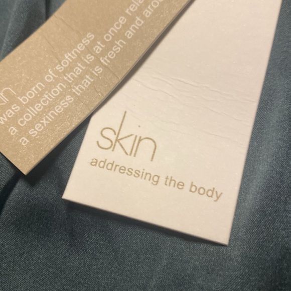 SKIN Peruvian Silk Pajama Set in Spruce. Size 3. MSRP 400$ - Picture 4 of 8